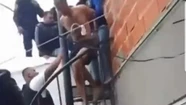 Video: vecinos atraparon a dos ladrones y les dieron una paliza