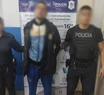 La policía advirtió la situación porque el joven andaba a los gritos y armado por los pasillos del asentamiento.