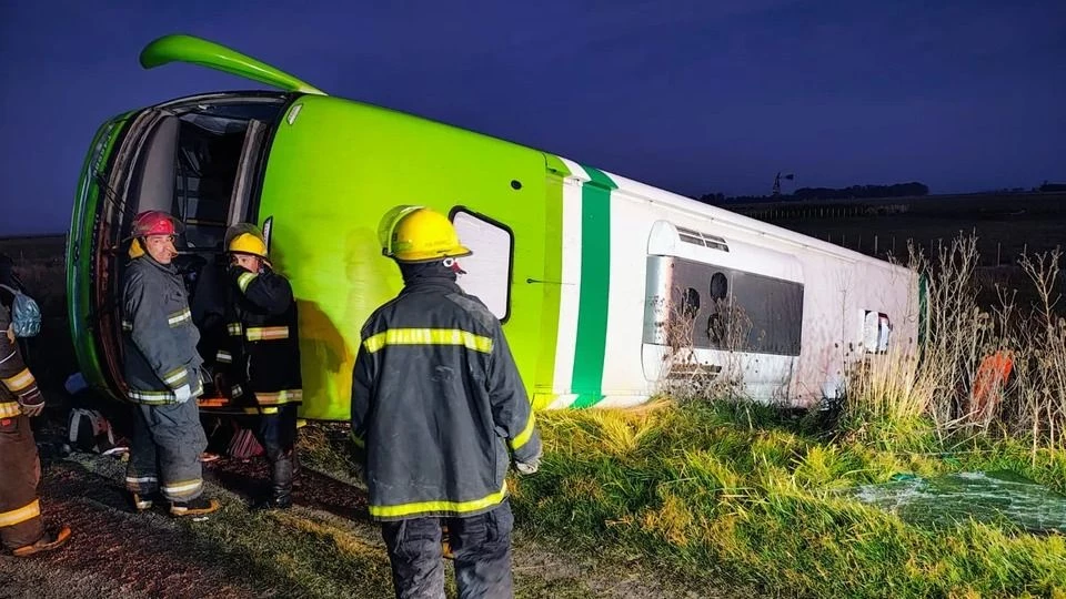 Denuncian que el colectivo que volcó en la ruta 51 tenía fallas y no fue reemplazado como estaba previsto