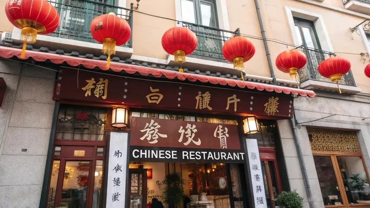 Pudo ser otra pandemia: clausuraron un restaurante de comida china que servía palomas que cazaban en la calle