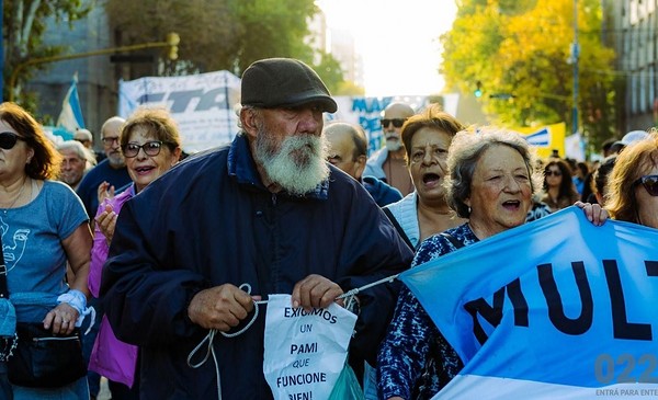 De cuánto será el bono para los jubilados en mayo y quiénes lo cobran ...