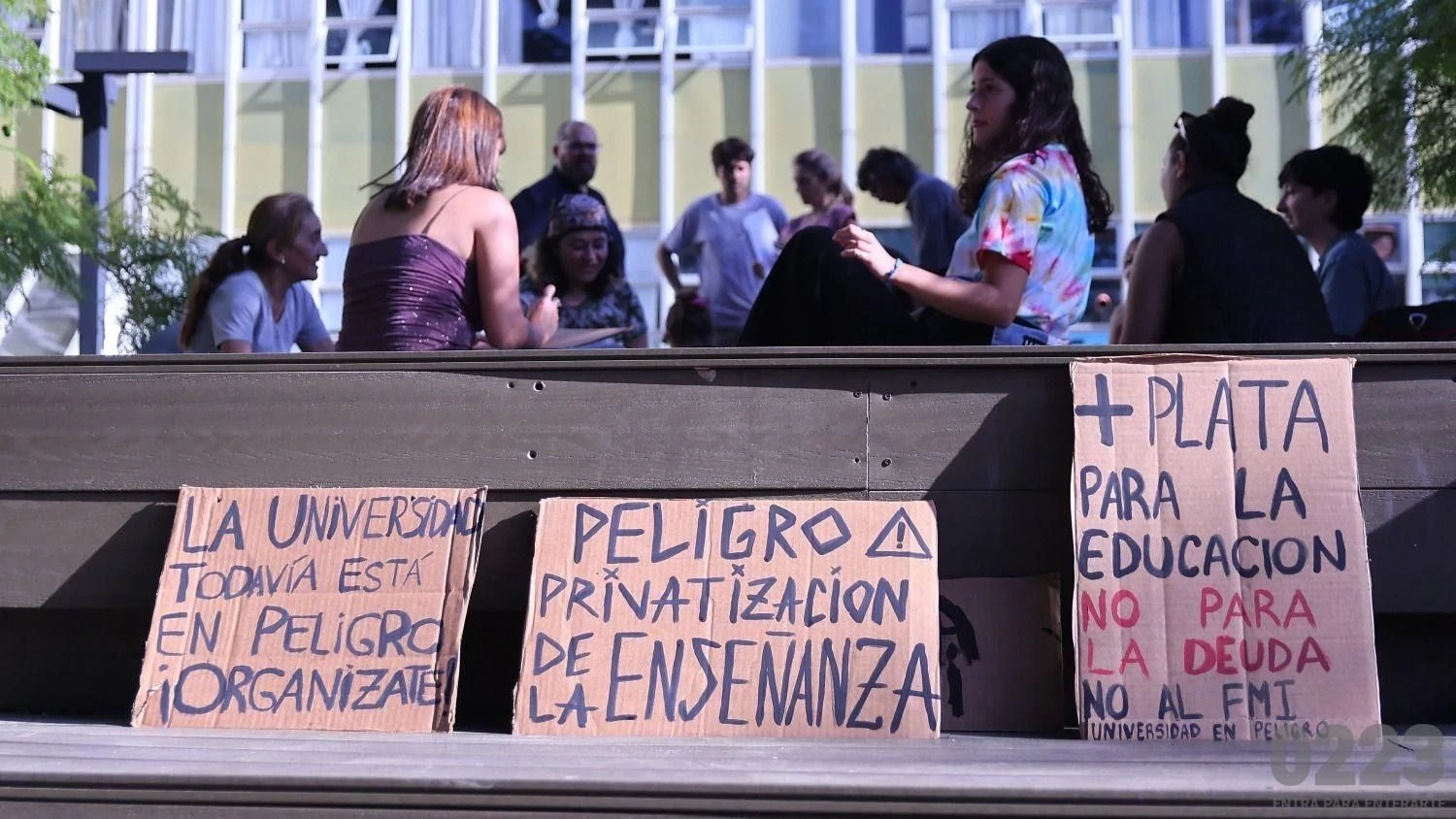 La comunidad universitaria volvió a manifestarse en defensa de la educación pública.
