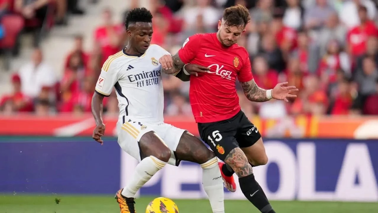 Otro capítulo en la pelea entre un argentino y Vinicius: "Balón de playa"