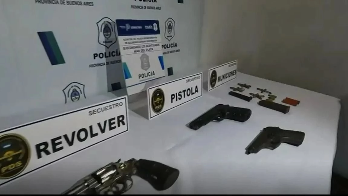 Armas secuestradas en el operativo.