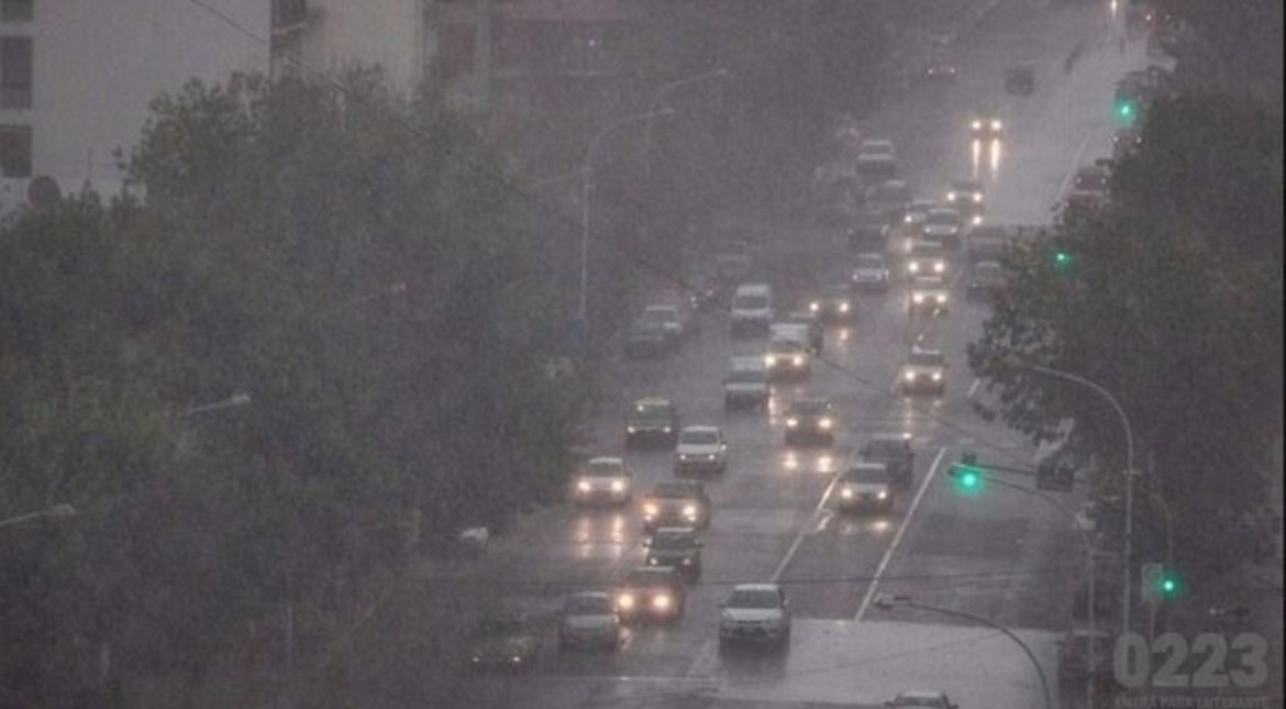 Llegó la ciclogénesis: Mar del Plata está bajo alerta naranja por tormentas fuertes
