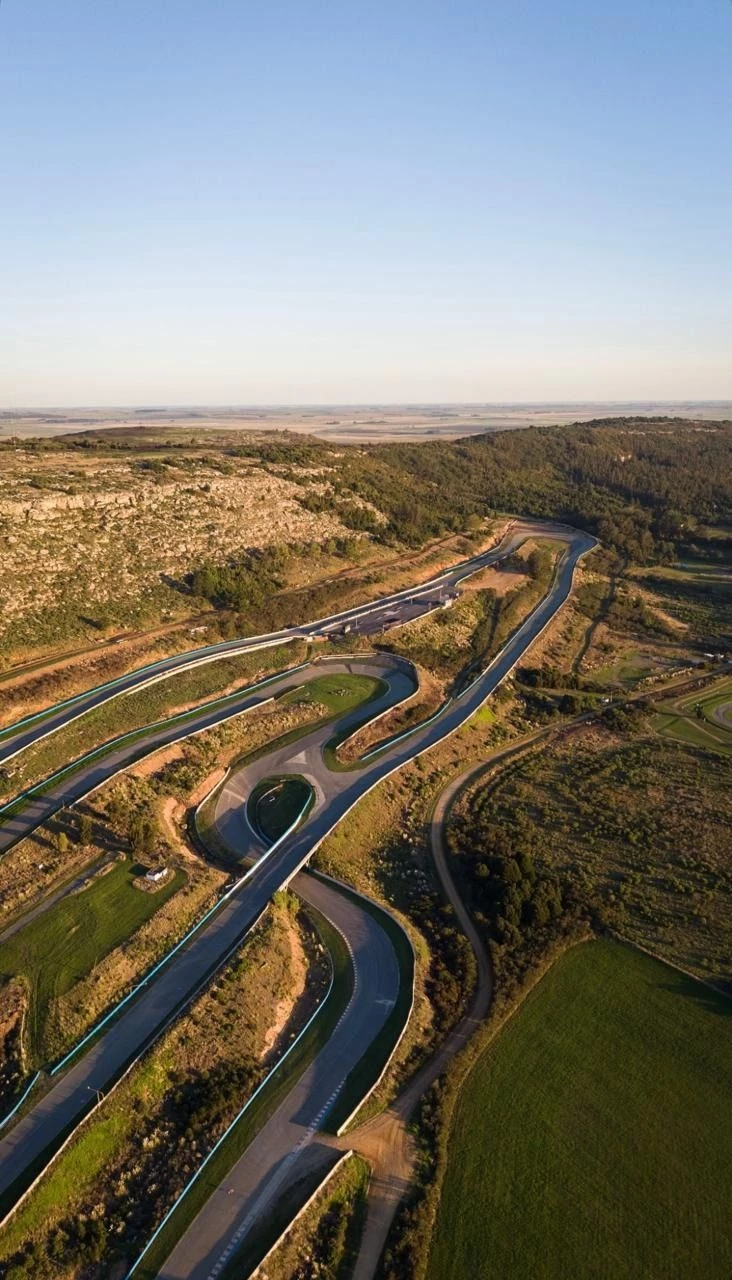 Vista a&eacute;rea del aut&oacute;dromo Juan Manuel Fangio de Balcarce.