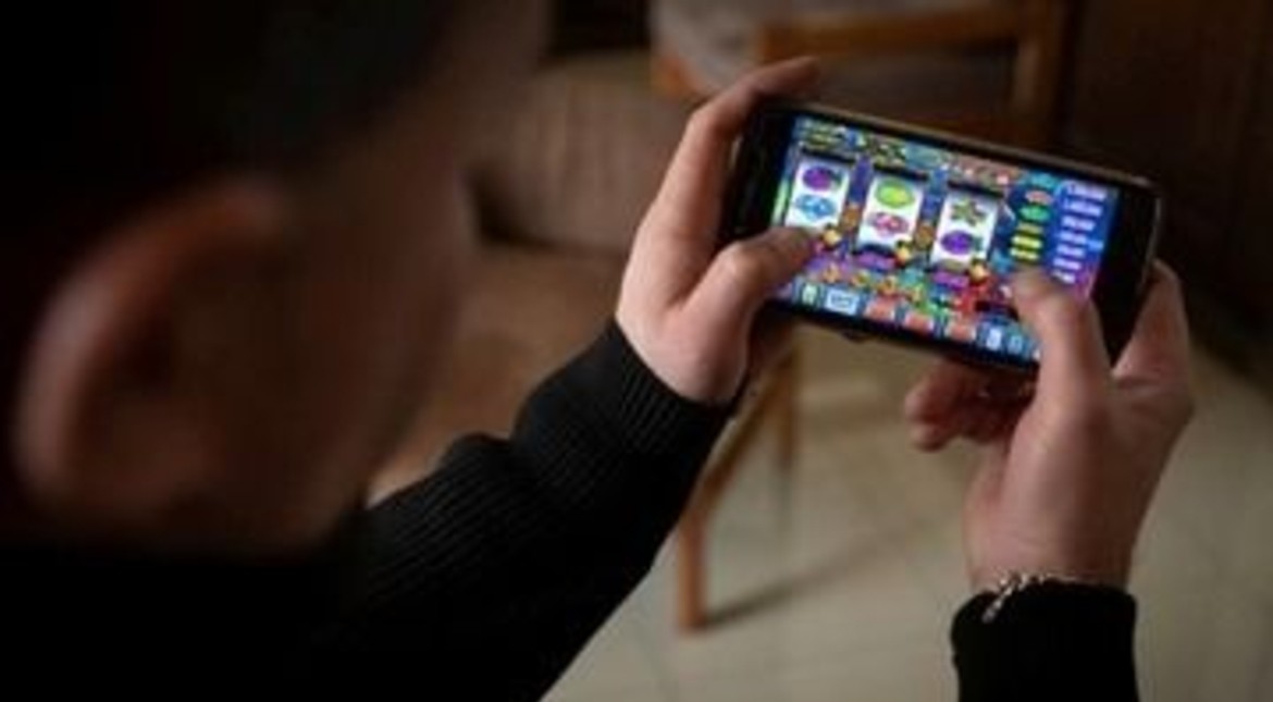 Efecto Mundial: 1 de cada 8 adolescentes ya está endeudado por las apuestas online