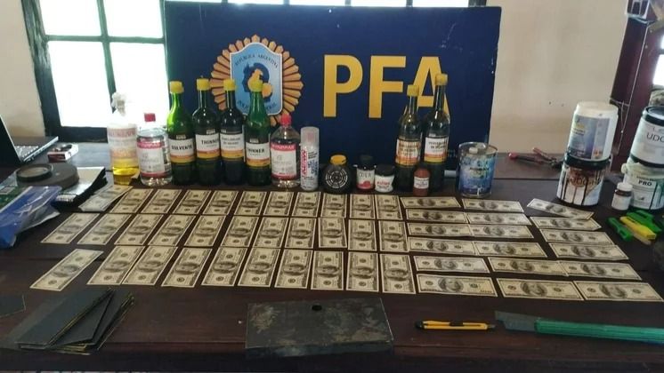 Dos hermanos y sus hijos están acusados de conformar una organización ilícita destinada a falsificar, distribuir y vender dólares apócrifos.