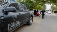 Un policía persiguió a dos ladrones que entraron a su casa y se disparó en los genitales por accidente