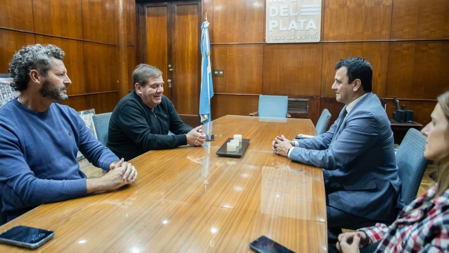 Guillermo Montenegro y Fernando Muro con representantes de la naviera CMA-CGM.
