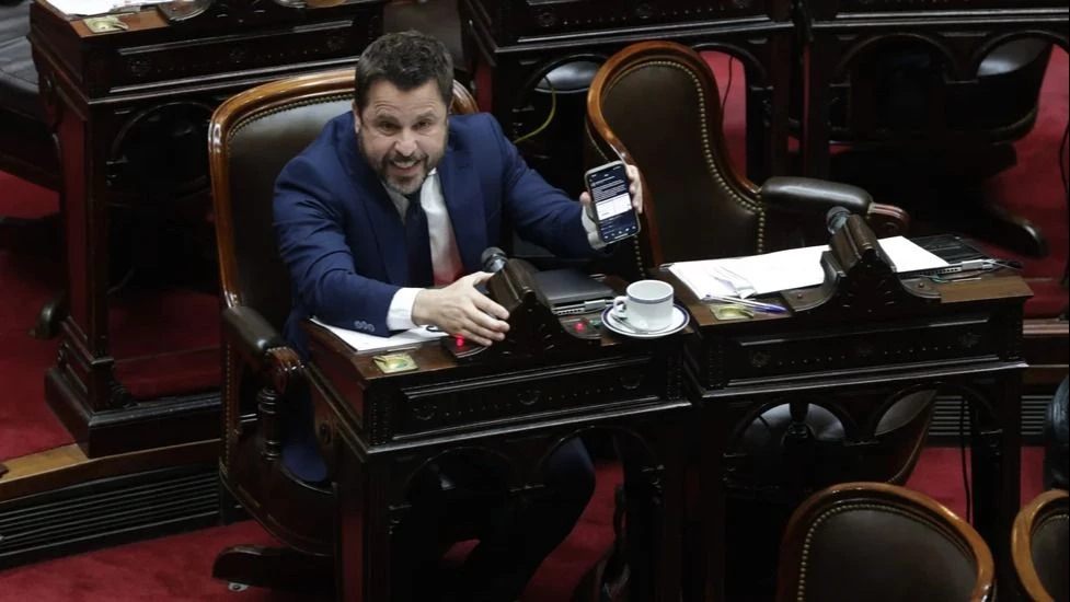 Tetaz presentó en Diputados un proyecto para trabajar menos días