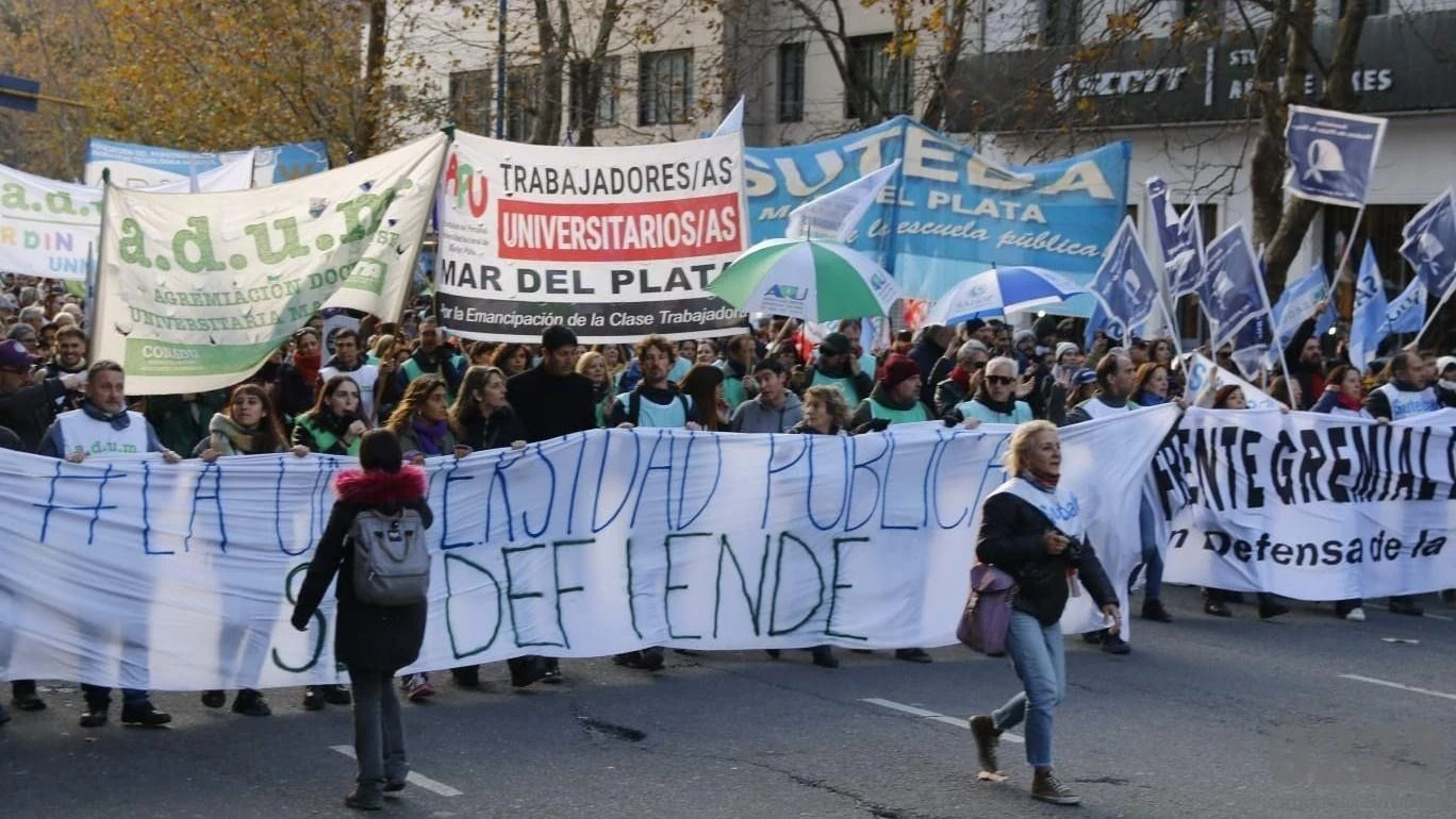 La protesta universitaria sumó nuevas medidas de fuerza y acciones en todo el país.