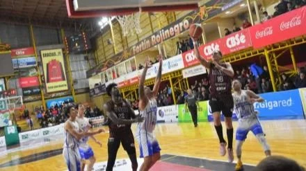 Peñarol se quedó sin respuestas en el último cuarto 