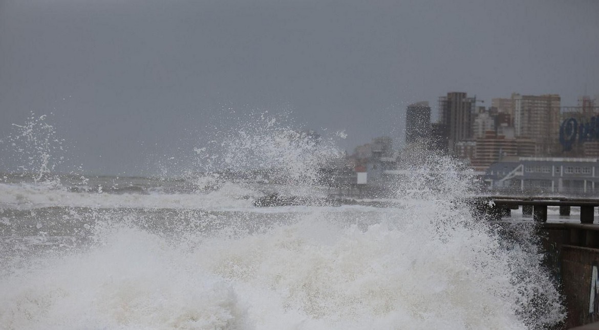Un pronóstico que asusta: octubre se despide con lluvias y mucho viento en Mar del Plata