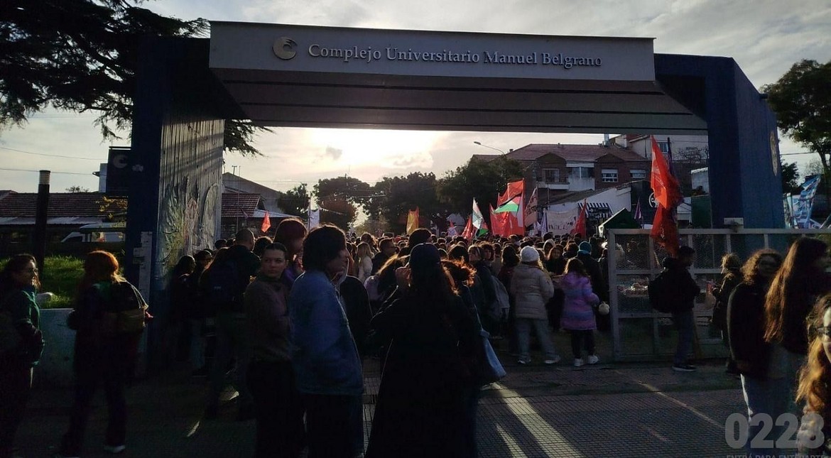 Paro total en las universidades : reclaman fondos adeudados y amenazan con una quinta Marcha Federal