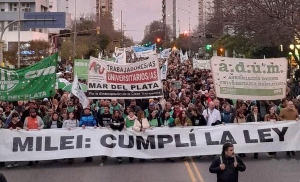 ¡La Corte obliga a subir sueldos y becas en universidades!