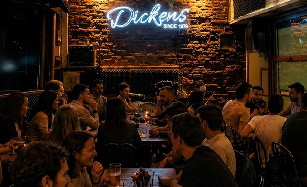 Noche de tributos en Dickens con homenajes a The Doors y Oasis | 0223