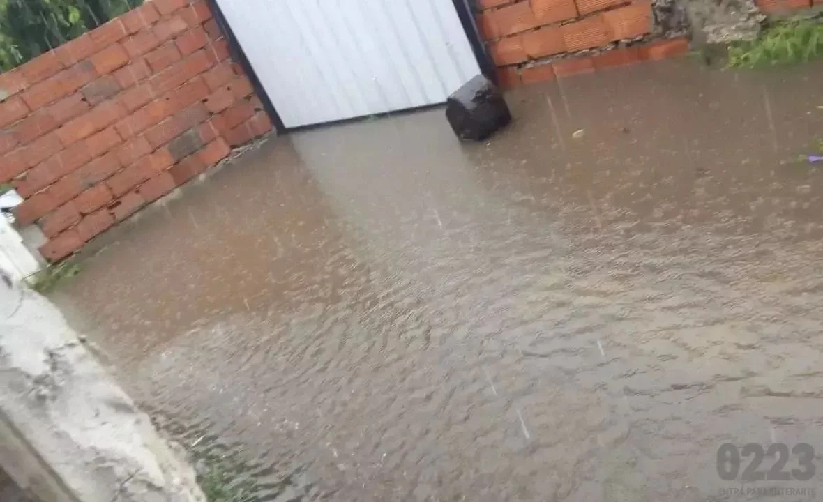 "Obras sin aprobación previa": sancionaron a tres desarrollos privados por las inundaciones en el barrio 2 de abril