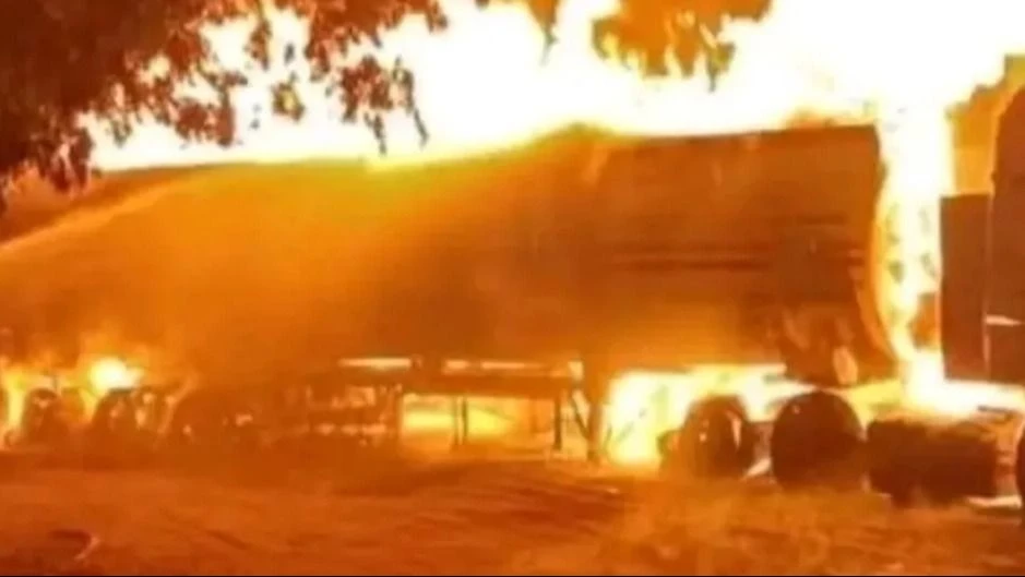 Tragedia en Mendoza: explotó un camión cisterna y murieron dos trabajadores petroleros