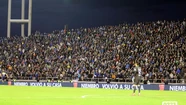 Los "neutrales" de Boca alentaron hasta con pirotecnia  y dejaron en ridículo a la Aprevide
