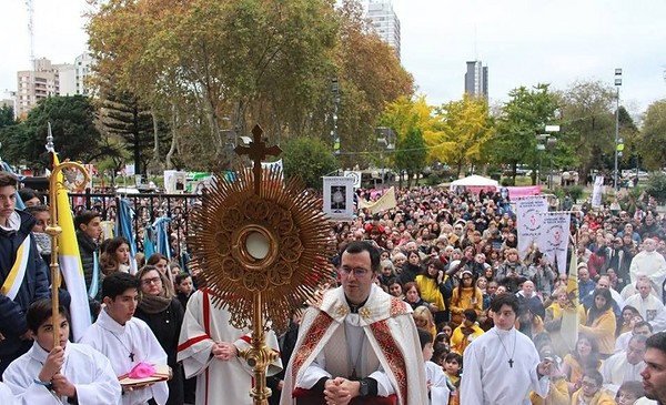 Miles de fieles en la celebración del Corpus Christi | 0223