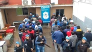 Montó un ring improvisado y armó riñas de gallos en una iglesia evangélica: un detenido y 47 demorados