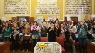Docentes municipales copan el Concejo y esperan la presencia de Distéfano