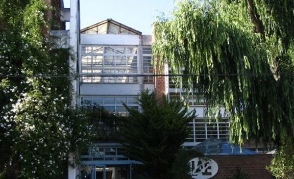 Papás furiosos por pasacalles en colegio privado