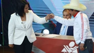 Leve ventaja para Fujimori en una segunda vuelta peruana muy apretada