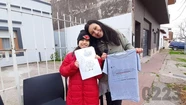 Lali Espósito invitó al recital de Mar del Plata a Zaira, su pequeña fan que vendía dibujos para colorear. Foto: 0223.