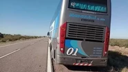 Tragedia en la ruta: ayudó a arreglar un colectivo, falló el gato hidráulico y murió aplastado