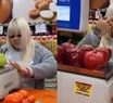 "Acá me tienen": el video de Morena Rial trabajando en una verdulería