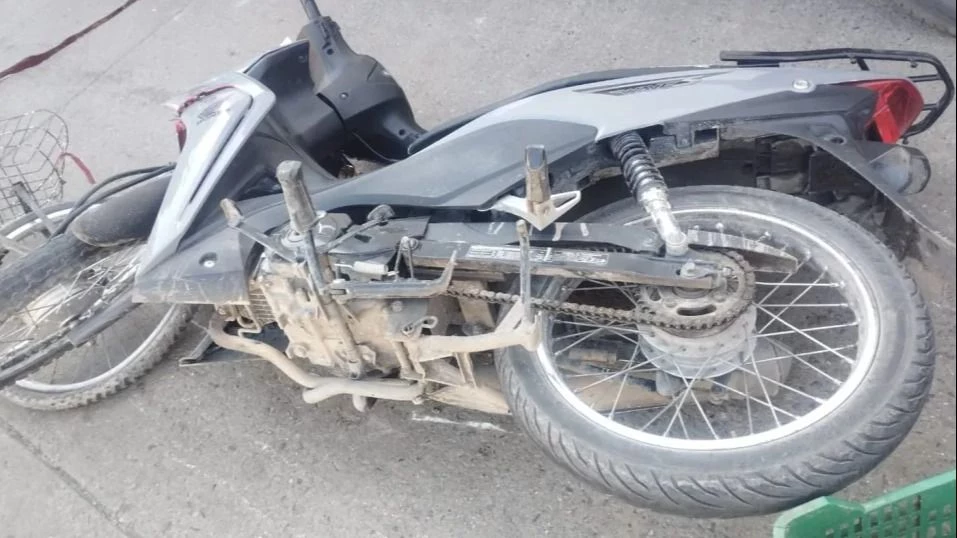 Un ciclista fue herido gravemente y murió: lo chocó una moto a toda velocidad