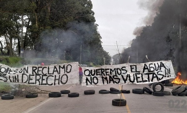 Vecinos cortan calles por agua: Monte Terrabusi en guerra