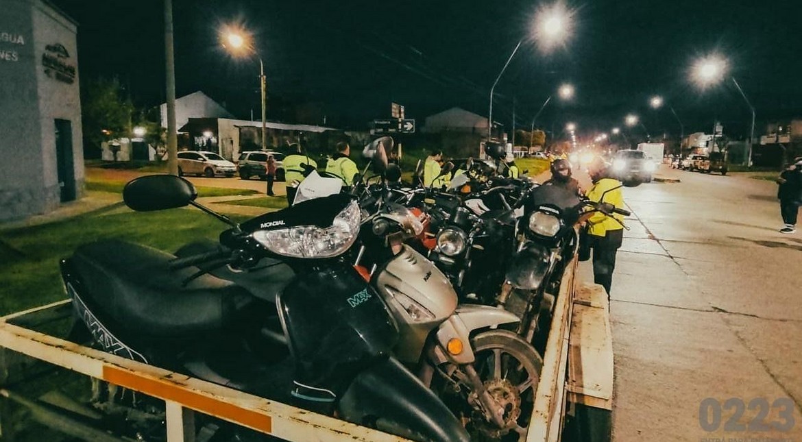 El drama de las motos generó un cruce entre Passaglia y Giri: "Acá las compactamos"
