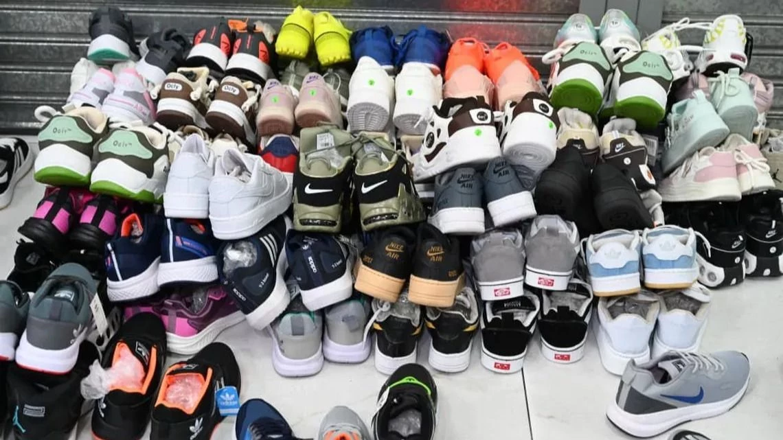 Secuestran 2.700 pares de zapatillas de contrabando
