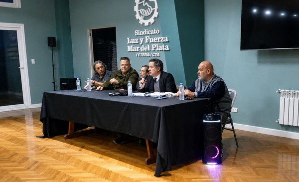 Taxistas marplatenses se plantan y amplían lucha contra apps