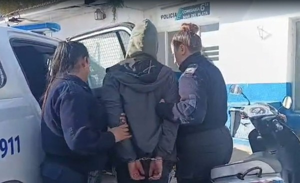 Entró a la casa de su mamá y casi se lleva a su nena
