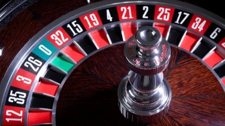 Condenaron a un empleado de casino por manipular una ruleta electrónica y hackear las cámaras de seguridad para no quedar filmado