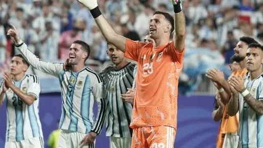 El récord que busca romper en la Selección el "Dibu" Martínez