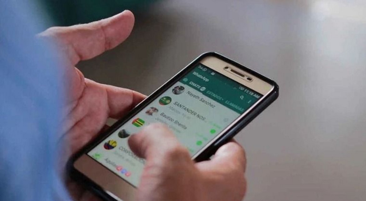 "Están en los grupos": advierten sobre delincuentes infiltrados en WhatsApp barriales y dan consejos para evitar robos