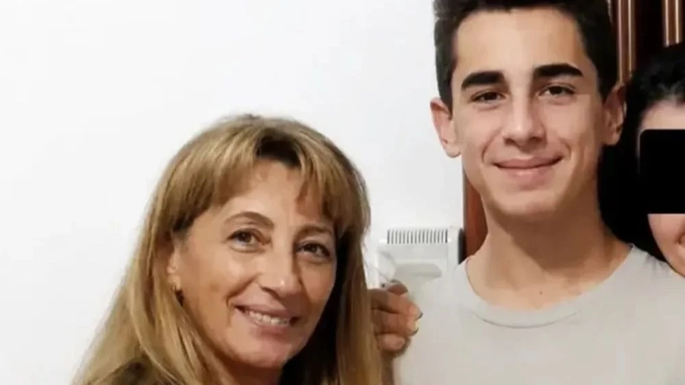 Horror: un joven apuñaló a su padre y después confesó que había matado y enterrado a su madre
