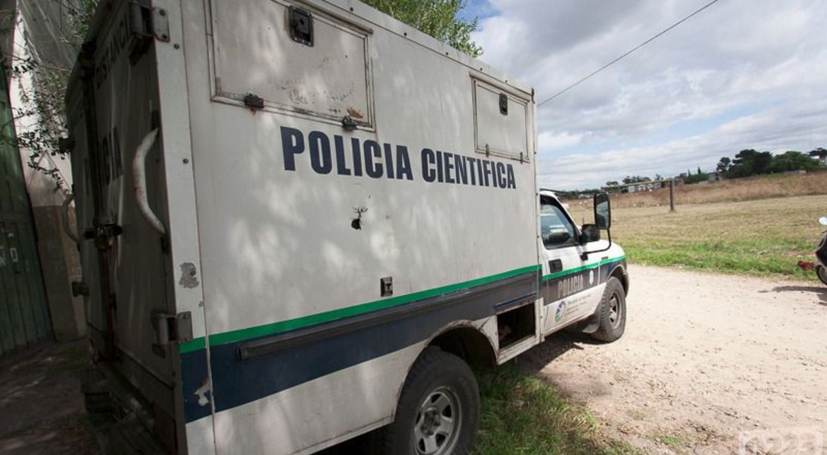 Perdió el control de la moto, chocó contra un poste y se mató