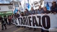 Multitudinaria marcha contra los tarifazos, mientras avanza la audiencia oficial