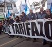 Multitudinaria marcha contra los tarifazos, mientras avanza la audiencia oficial