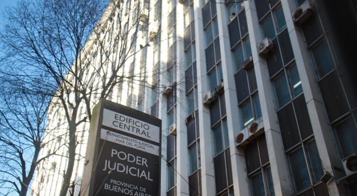 Baleó a dos hombres que entraron en su casa: lo sobreseyeron y quedó en libertad