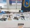 Desbaratan una banda narco: secuestran 2 millones de pesos, drogas y armas de grueso calibre