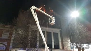 Después de casi dos horas, se controló el incendio que destruyó al viejo cine San Martín