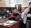 Vecinalista se encadenó en el Concejo Deliberante en reclamo por la cesión de un predio en Fortunato de la Plaza