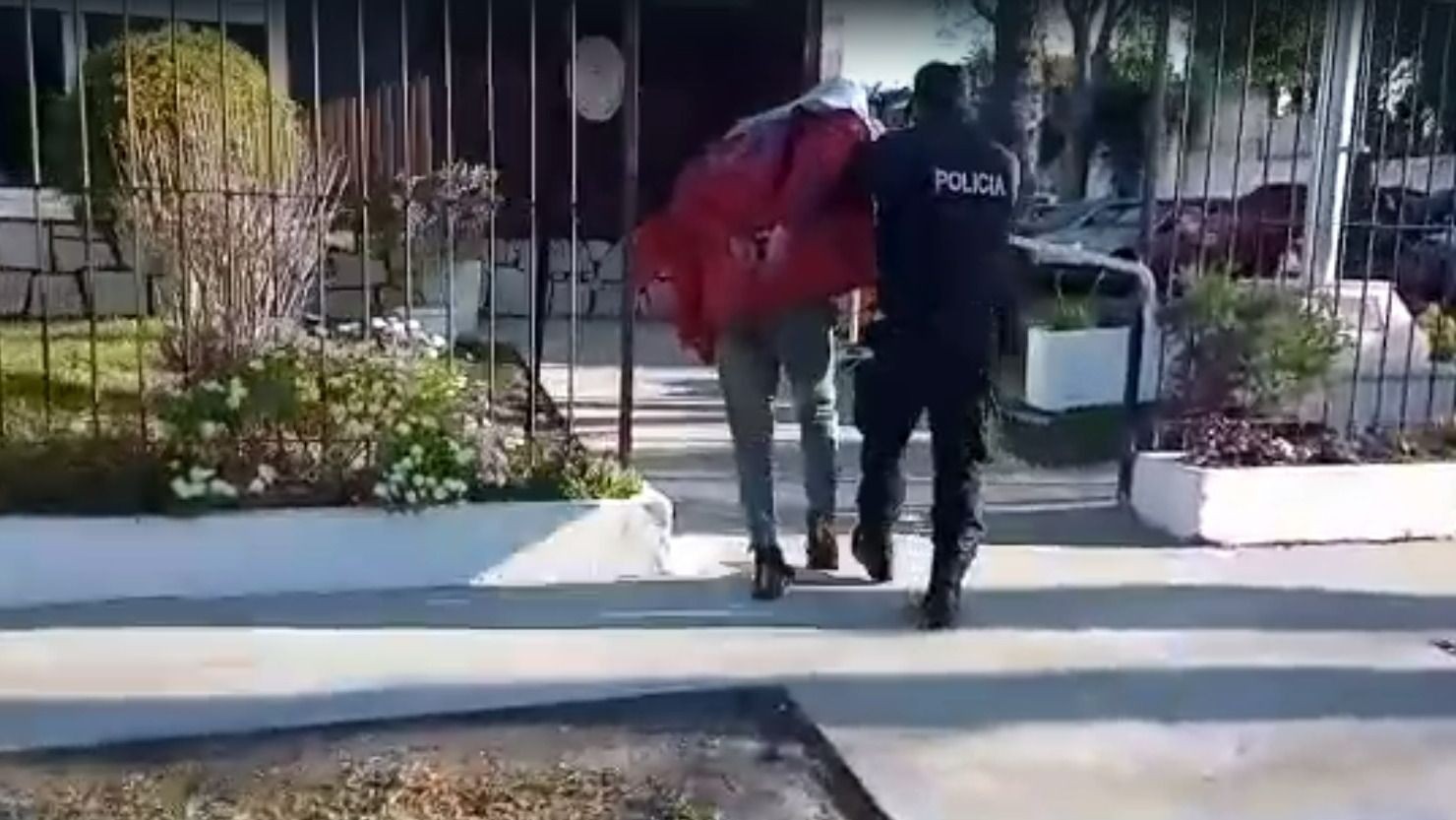 Robó un celular en la calle y lo atraparon a veinte cuadras del lugar ...